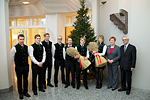  Metsäyliopppilaat toivat Mäntyniemeen komean joulukuusen. Copyright © Tasavallan presidentin kanslia
